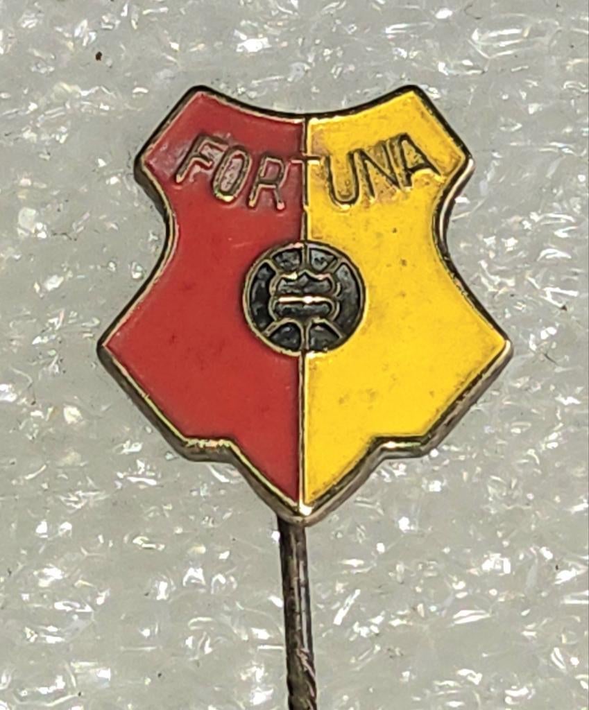 Speldje FORTUNA Vlaardingen - Voetbalclub, Ophalen of Verzenden, Gebruikt, Sport, Speldje of Pin