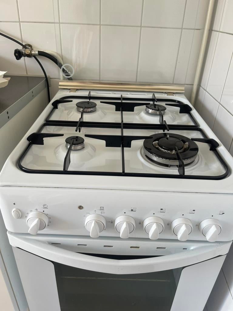 Fornuis, Witgoed en Apparatuur, Fornuizen, Zo goed als nieuw, Gas, Vrijstaand, 85 tot 90 cm