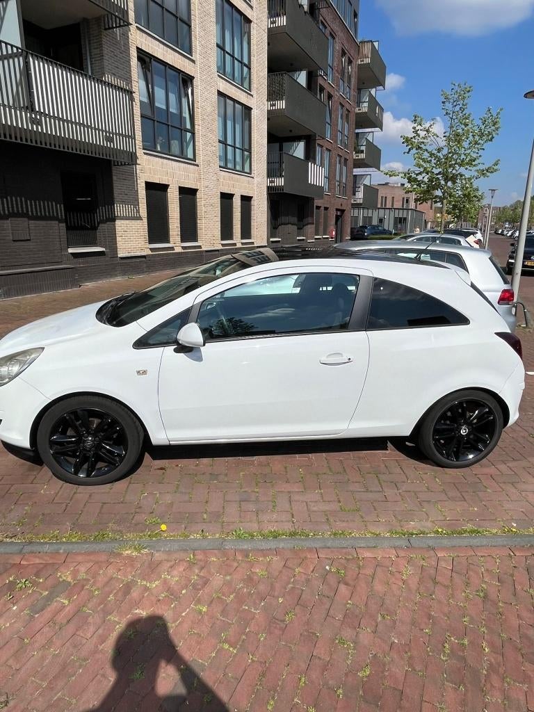 Opel Corsa 1.2 Benzine 80 PK | APK tot Oktober 2026!, Auto's, Opel, 40 €/maand, 4 cilinders, 1229 cc, Wit