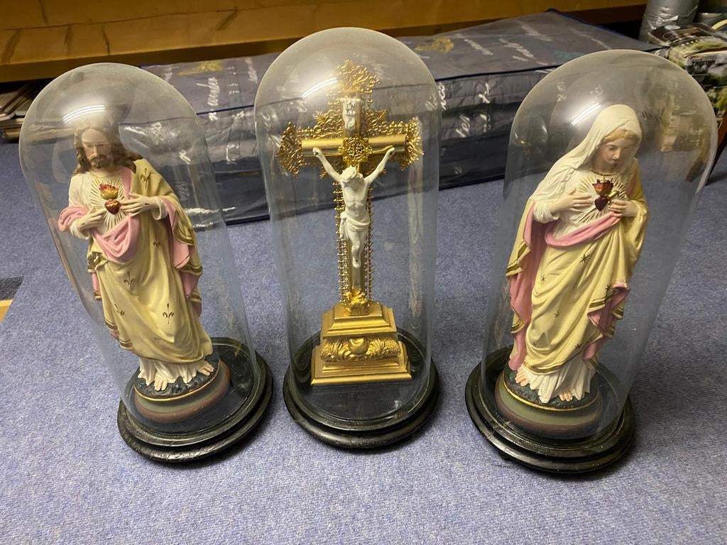 Religieuze beelden onder glazen stolp - Jezus, Maria, Kruis, Ophalen