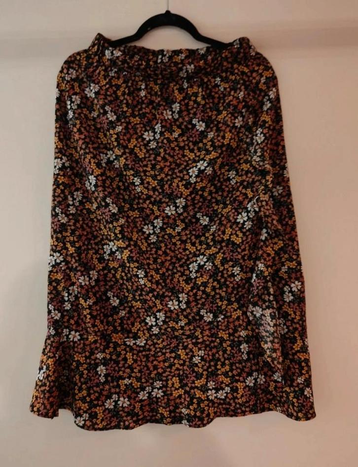 Jazlyn lange rok maat S met bloemenprint, Kleding | Dames, Rokken, Gedragen, Maat 38/40 (M), Overige kleuren, Onder de knie, Ophalen of Verzenden