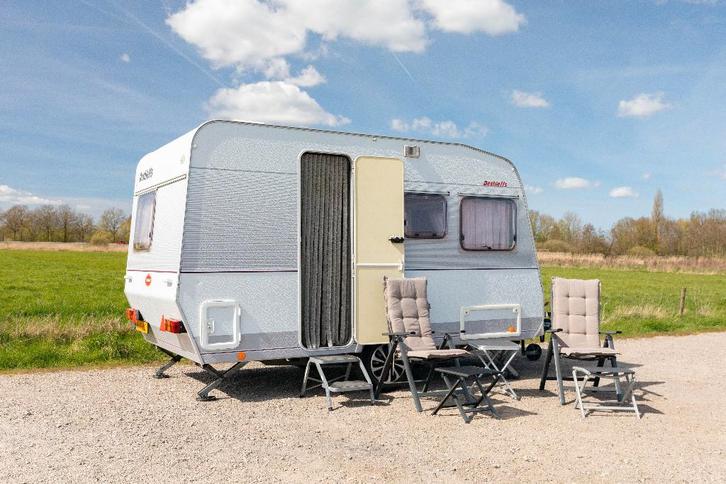 Caravan met luifel(rondom dicht) te huur €40,- per dag, Caravans en Kamperen, Caravans, Particulier, tot en met 4, 500 - 750 kg