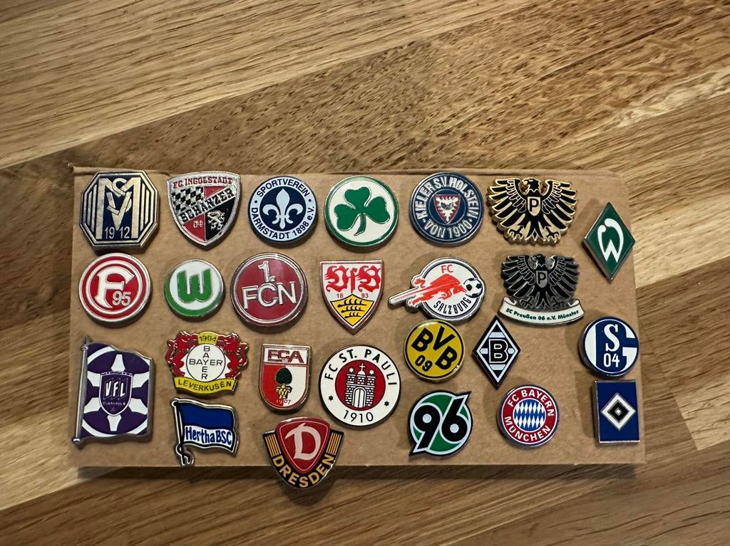 Voetbal pins Bundesliga per stuk €5,-, Ophalen of Verzenden, Zo goed als nieuw, Overige materialen, Overige merken