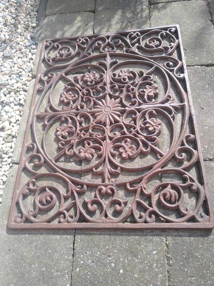 Antieke ijzeren deurmat - sierlijk en functioneel, Tuin en Terras, Deurmatten, Gebruikt, Gietijzer, Binnen, Buiten, Ophalen of Verzenden