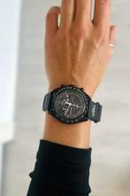 Omega x Swatch MoonSwatch - Mission to Moonphase Snoopy van, Polshorloge, Swatch, Kunststof, Ophalen of Verzenden