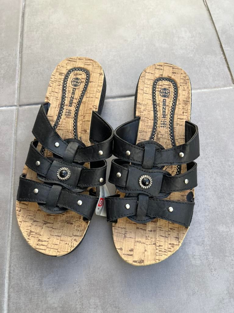 Nieuw damesslippers maat 40, Kleding | Dames, Schoenen, Slippers, Zwart, Nieuw, Ophalen of Verzenden