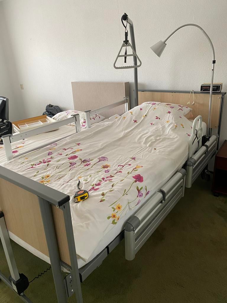 Ziekenhuis bed, Eenpersoons, 210 cm, Ophalen of Verzenden, Zo goed als nieuw