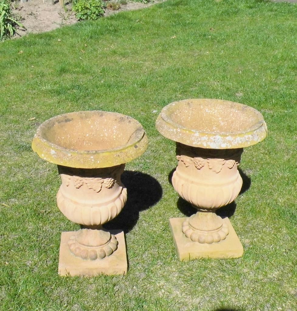 Twee grote terracotta kleurige tuinvazen, Tuin en Terras, Ophalen, Gebruikt