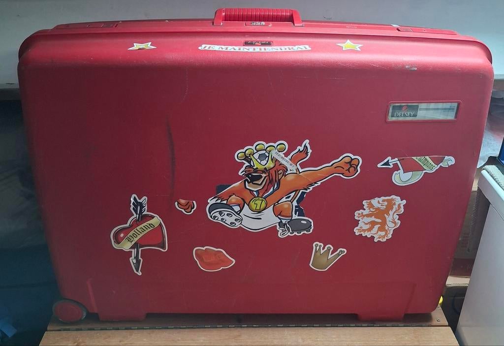 Delsey grote rode hardcase reiskoffer op wieltjes, Gebruikt, Hard kunststof, 70 cm of meer, Wieltjes