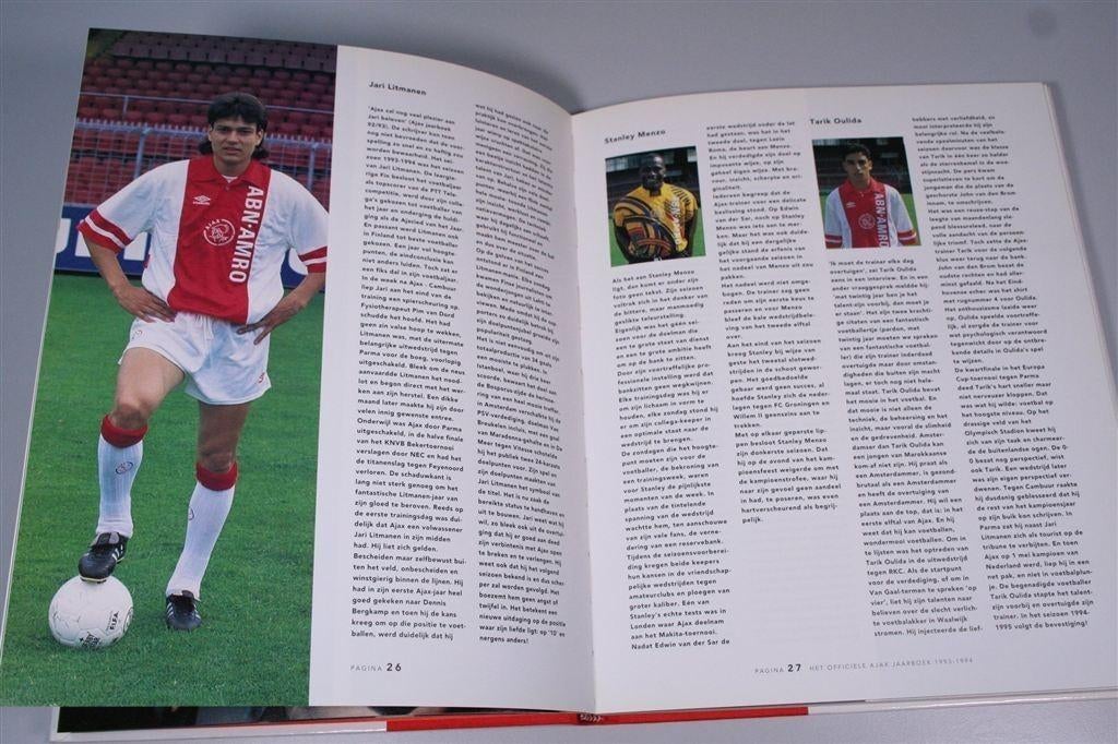 Het officiele Ajax jaarboek 1993-1994 — Seizoenoverzicht, Boeken, Sportboeken, Ophalen of Verzenden, Zo goed als nieuw, Watersport en Hengelsport