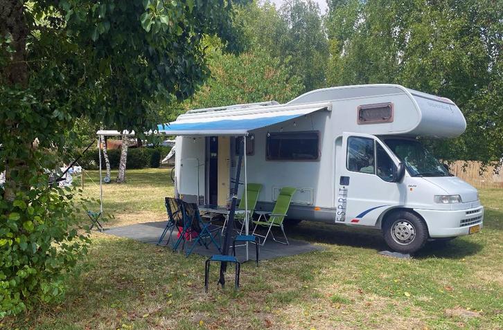 Nette Dethleffs Globetrotter gezinscamper met stapelbed, Caravans en Kamperen, Campers, Particulier, tot en met 6, Alkoof, Dethleffs