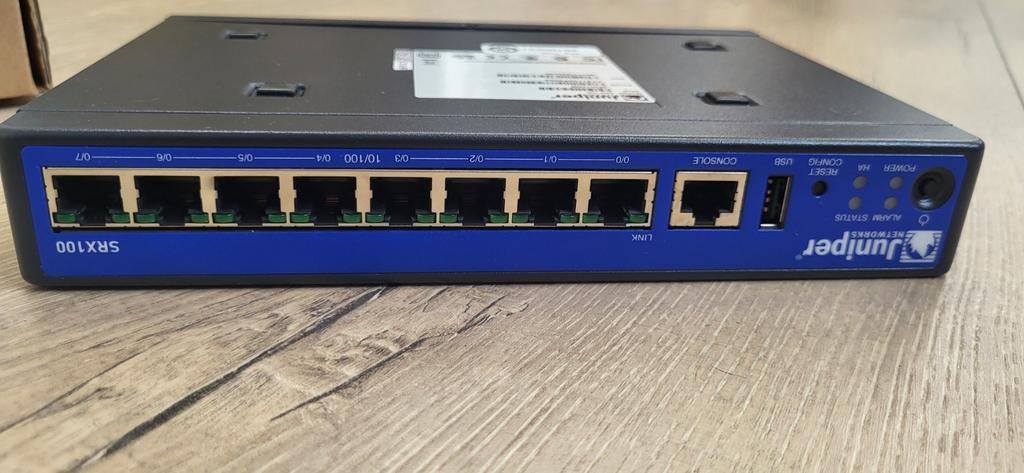 Juniper SRX100 Router - Nieuw in doos, Ophalen of Verzenden, Nieuw, Router, Juniper