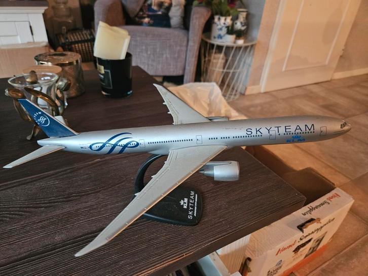 KLM SkyTeam Boeing 777 schaalmodel, Verzamelen, Luchtvaart en Vliegtuigspotten, Gebruikt, Ophalen of Verzenden