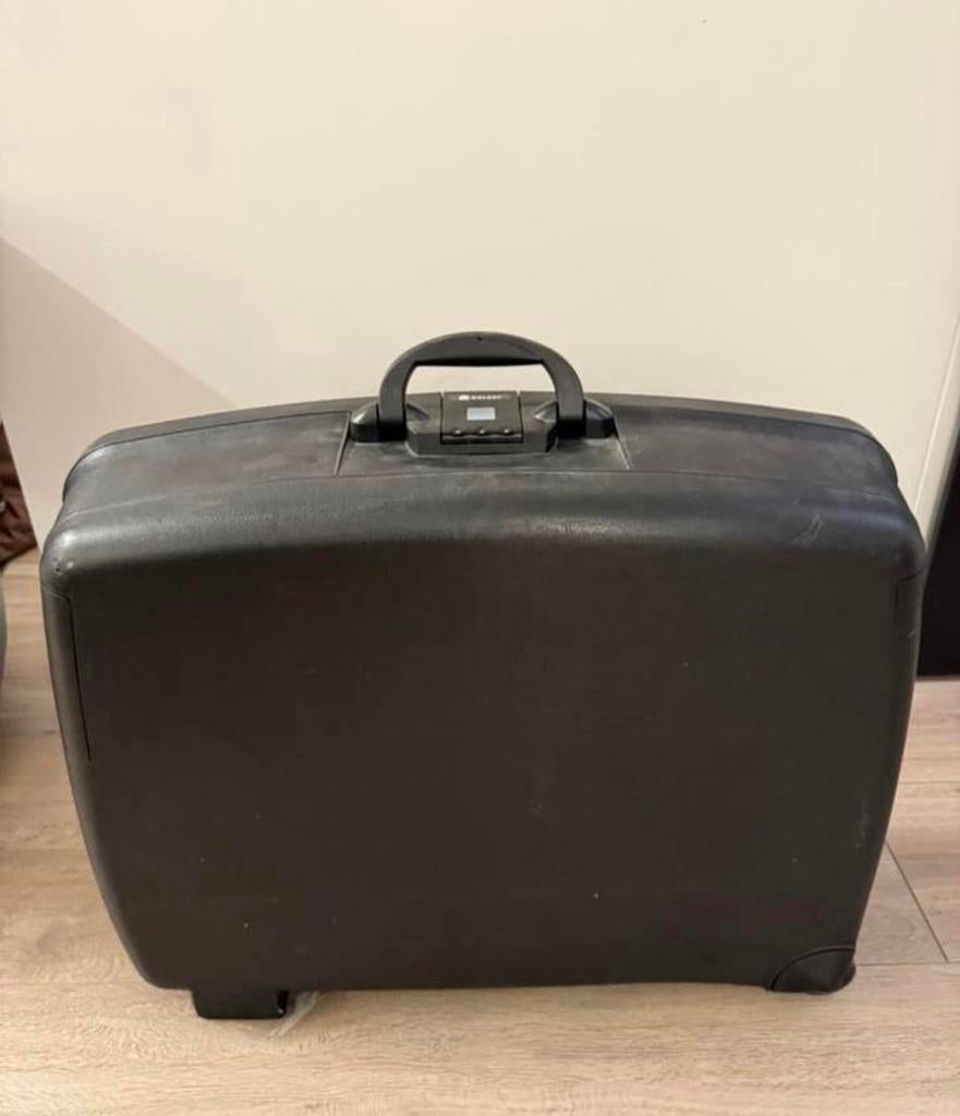 Hele grote Delsey reiskoffer / koffer, Hard kunststof, Zo goed als nieuw, 70 cm of meer, Wieltjes