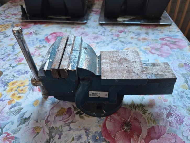 Robuuste bankschroef - HEWE-Zentral AG, Doe-het-zelf en Verbouw, Gereedschap | Handgereedschap, Gebruikt, Ophalen of Verzenden