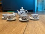 Schattig kinderserviesje met theepot en melkkannetje, Huis en Inrichting, Keuken | Servies, Ophalen, Zo goed als nieuw, Overige stijlen