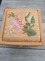 Vintage Naaidoosje met Inhoud - Handgemaakt Stro, Ophalen of Verzenden, Gebruikt, Overige typen