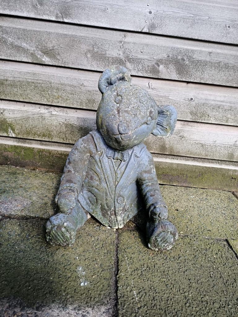 Tuinbeeld aangeklede beer dierenbeeld., Tuin en Terras, Ophalen, Gebruikt, Beton, Dierenbeeld