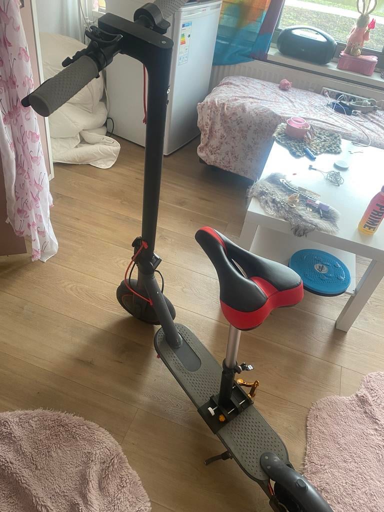 Aleen. het zadel nieuwe, Fietsen en Brommers, Steps, Ophalen of Verzenden, Zo goed als nieuw, Gewone step