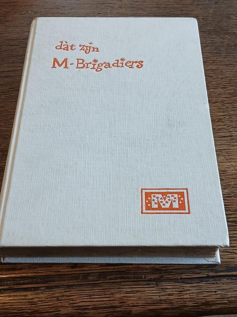 DAT ZIJN M- BRIGADIERS., Gelezen, Ophalen of Verzenden, Fictie, RUTGERS VAN DER LOEFF.