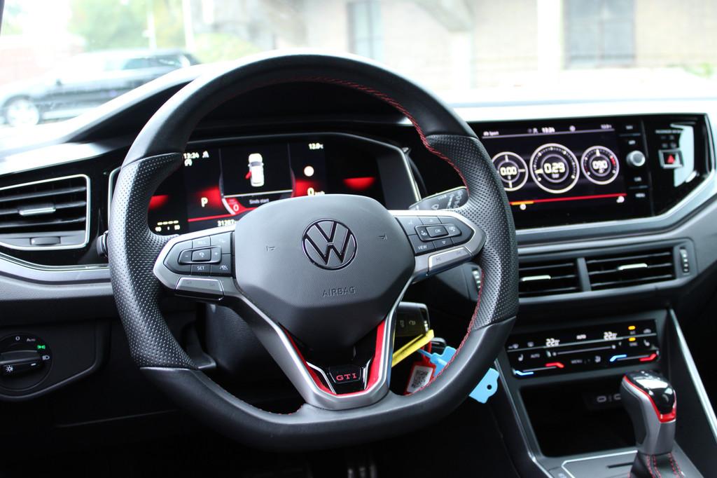 Volkswagen Polo GTI 2.0 TSI 210PK DSG GTI-SPORT LED/CARPLAY/, 15 km/l, Gebruikt, 4 cilinders, Zwart