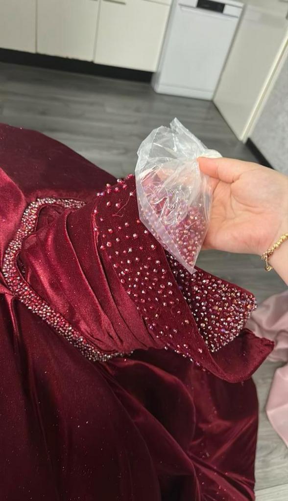 Bordeauxrode galajurk met steentjes, Maat 38/40 (M), Galajurk, Ophalen of Verzenden, Gedragen