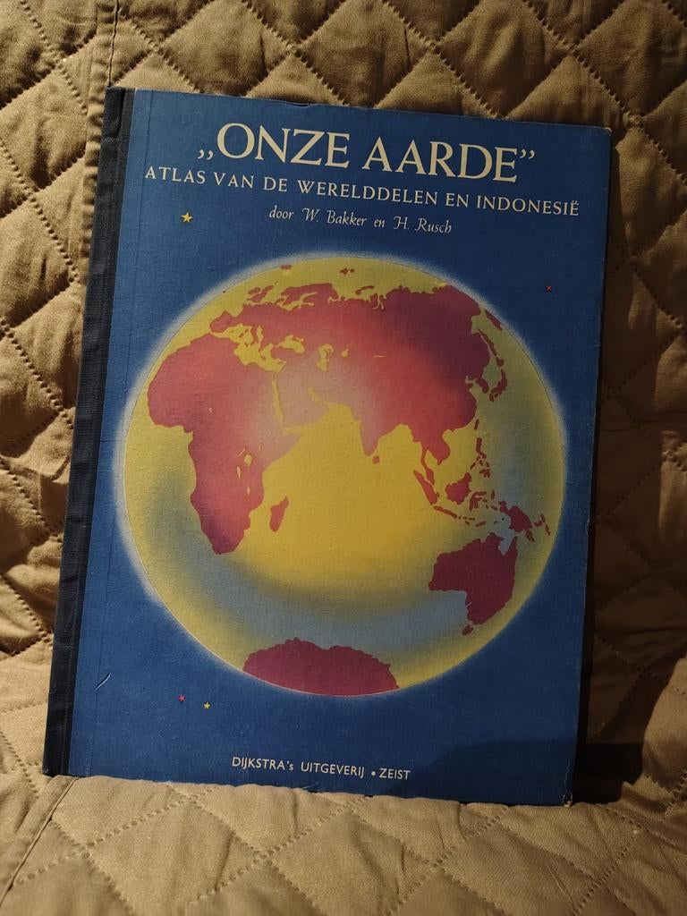 Onze Aarde: Atlas van de Werelddelen en Indonesië, Boeken, Gelezen, Overige atlassen, Ophalen of Verzenden, W. Bakker en H. Rusch