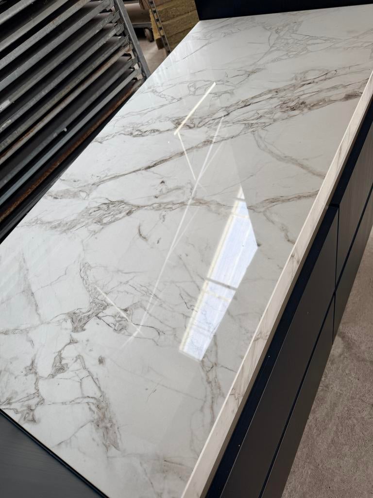 Stijlvolle Koffiebar of Make-up Tafel met Marmerlook, Huis en Inrichting, Ophalen, Gebruikt, 50 tot 100 cm, Hotel chique