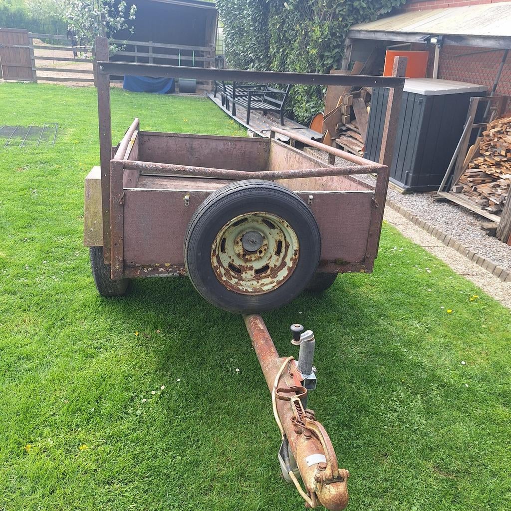 Enkelasser aanhanger met bladvering, Ophalen, Gebruikt