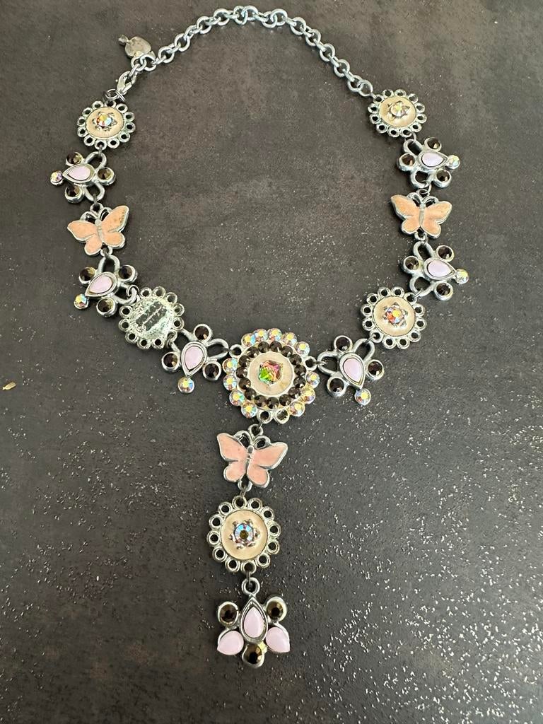 Dolce luna Zilverkleurige ketting met vlinders en kristallen, Met kristal, Overige materialen, Ophalen of Verzenden, Zo goed als nieuw