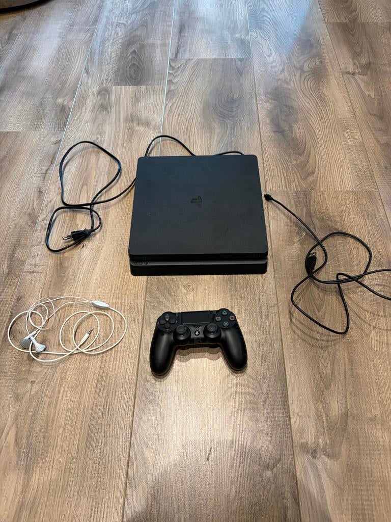 Playstation 4 (Slim - 500 GB) met 1 controller en oortjes, Spelcomputers en Games, 500 GB, Ophalen of Verzenden, Zo goed als nieuw