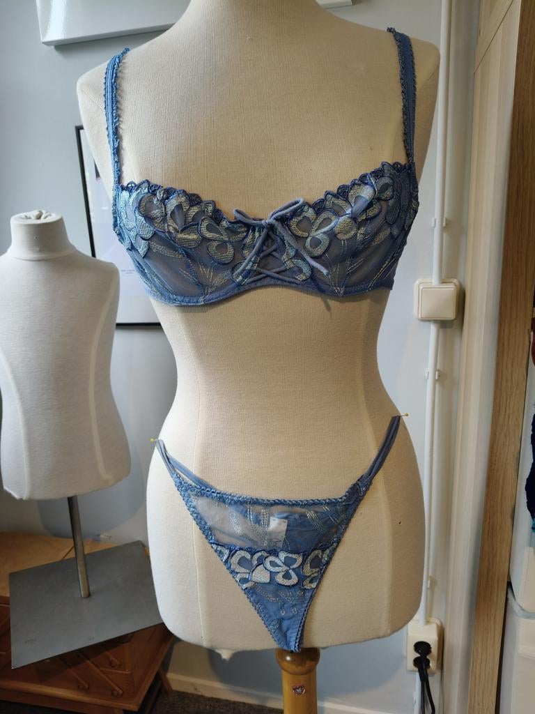 Aubade lichtblauwe lingerie set bh maat 75B en broekjes S, Ophalen of Verzenden