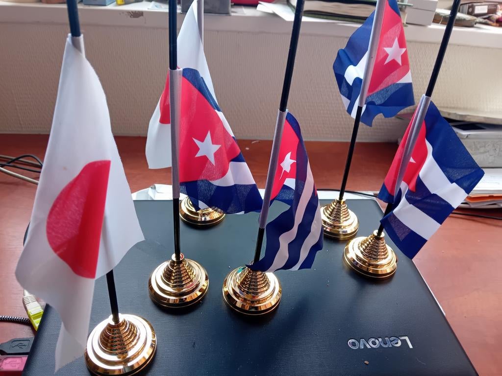 4 tafelvlaggetjes Cuba, Ophalen of Verzenden
