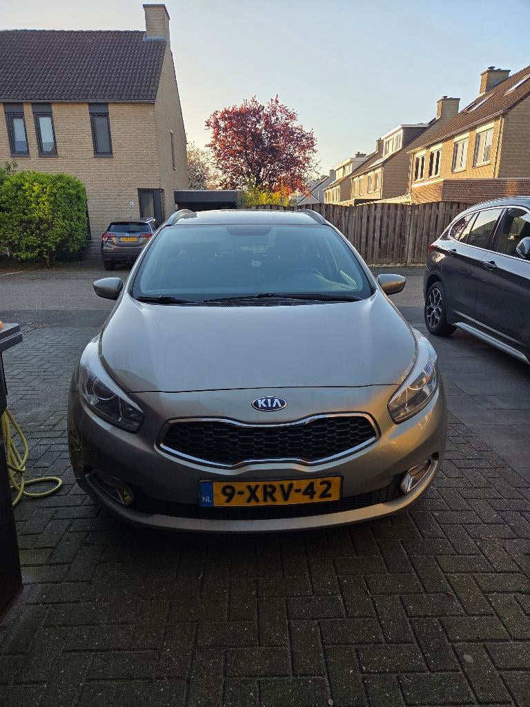 Kia ceed, Auto's, Kia, Particulier, (Pro) Cee d, Climate control, Cruise Control, Radio, Trekhaak, Benzine, Euro 5, B, Stationwagon