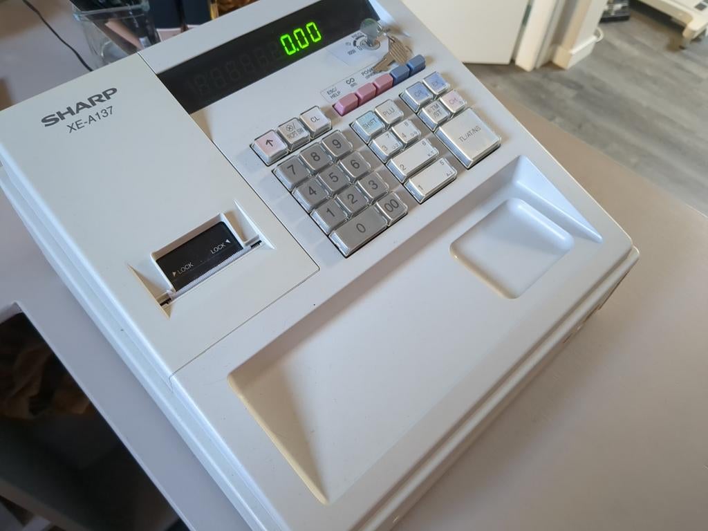 Kassa Sharp XE-A137 met sleutel, boekje en kassarollen, Ophalen, Overige typen