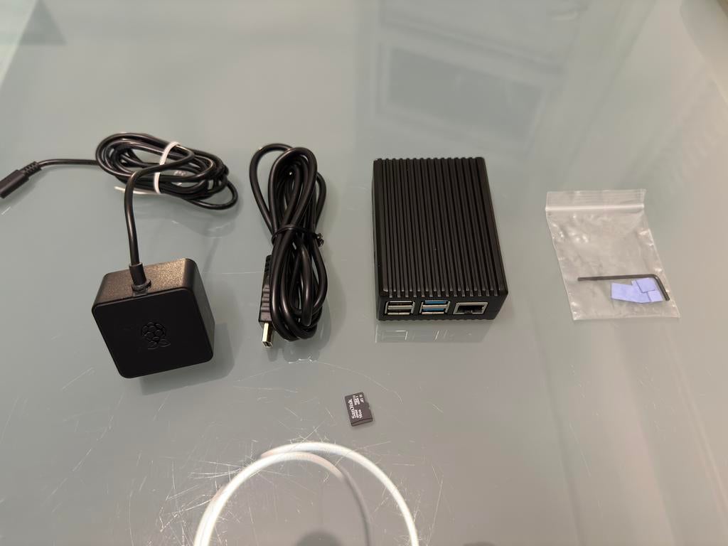 Raspberry Pi 4 Model B met heatsink behuizing en toebehoren, Ophalen of Verzenden, Zo goed als nieuw, 8 GB, Onbekend