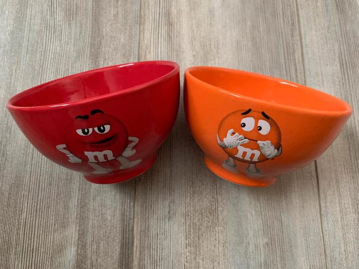 M&M’s schalen rood en oranje, Huis en Inrichting, Woonaccessoires | Schalen en Manden, Zo goed als nieuw, Schaal, Ovaal, Overige materialen