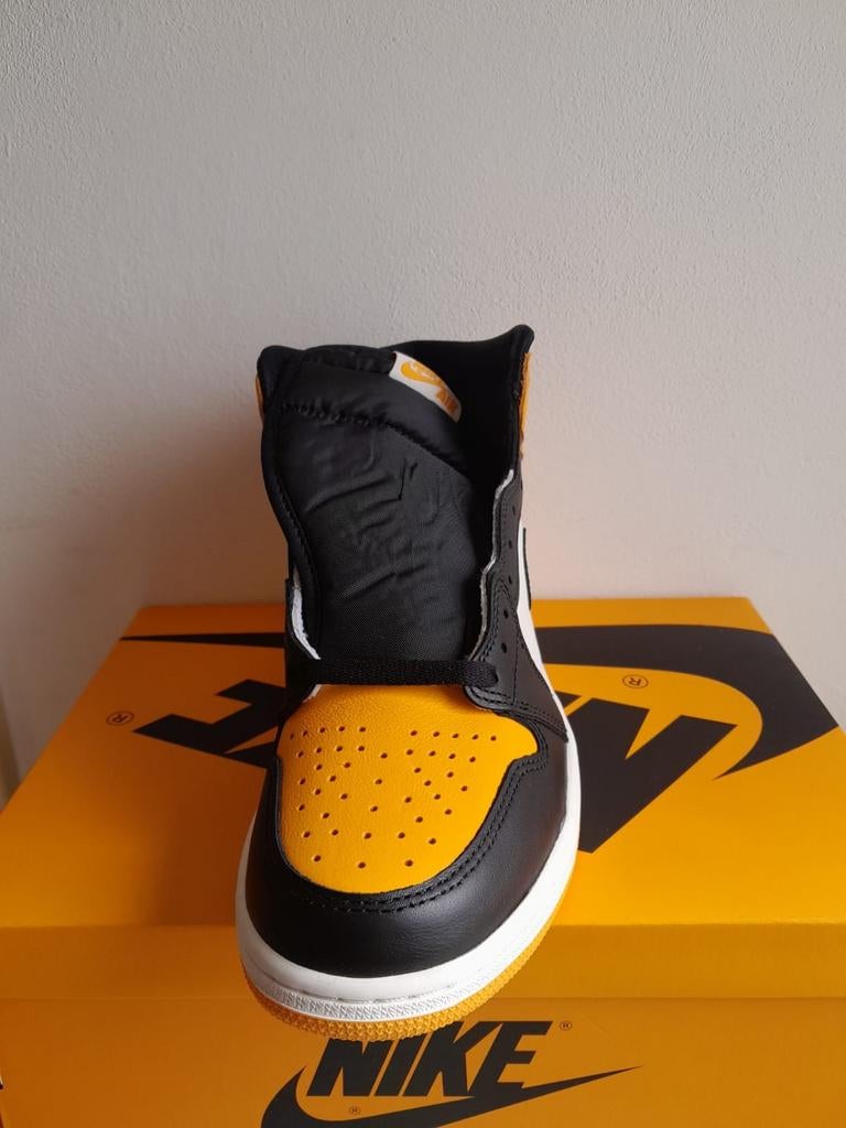 Jordan 1 high TAXI maat 42, Kleding | Heren, Schoenen, Ophalen of Verzenden, Nieuw, Overige kleuren