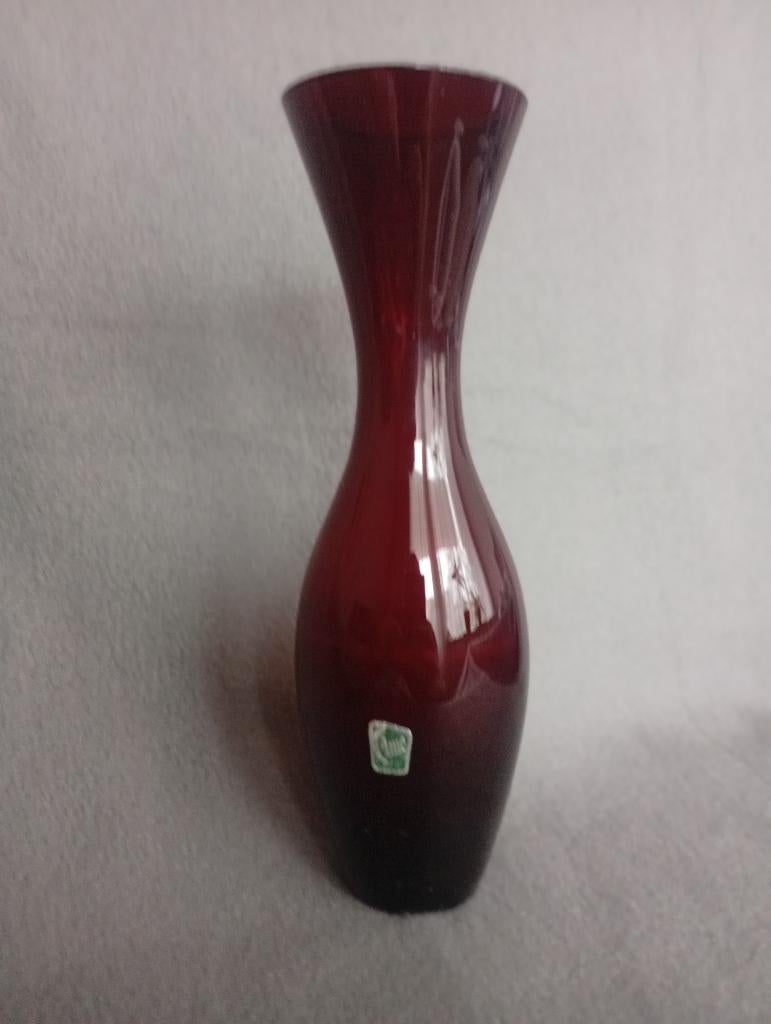 Scandinavische robijnrode glazen vaas Elme, vintage, Verzenden