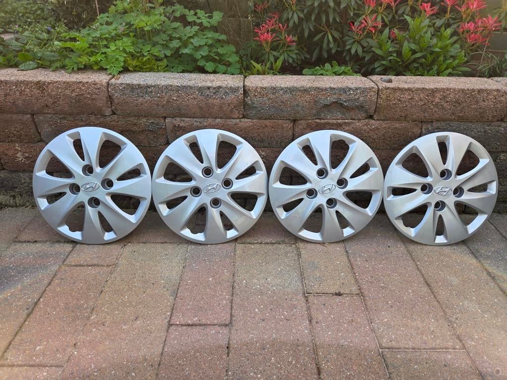 5 x Wieldoppen Hyundai i10 origineel!, Auto diversen, Wieldoppen, Ophalen of Verzenden, Zo goed als nieuw