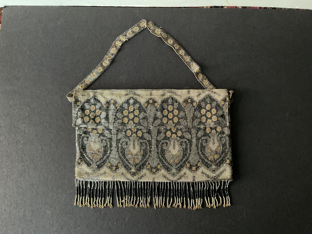 Kralentasje Jugendstil Art Nouveau, in originele doos, Antiek en Kunst, Verzenden, Dames