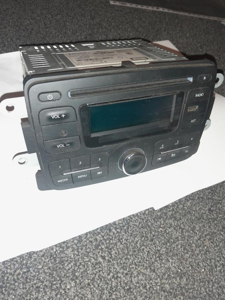 Dacia sandero autoradio 2811 55216R--A renault daewoo, Auto diversen, Autoradio's, Ophalen of Verzenden, Gebruikt