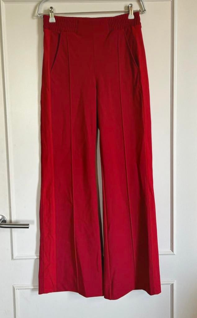 Rode Studio Anneloes bonded Wide Leg trousers, broek in XS, Kleding | Dames, Ophalen of Verzenden, Zo goed als nieuw, Maat 34 (XS) of kleiner