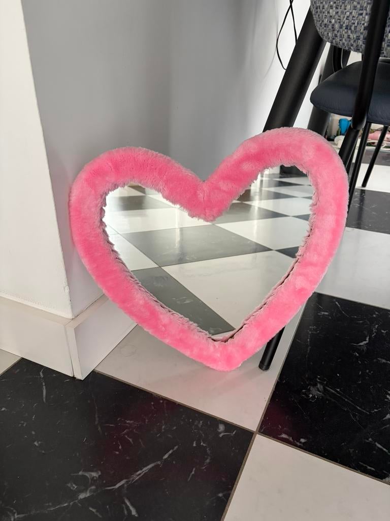 Hartjes spiegel met roze bont rand 43 x 35 cm, Huis en Inrichting, Woonaccessoires | Spiegels, Minder dan 50 cm, Ophalen of Verzenden
