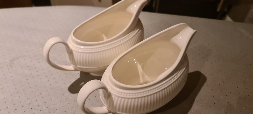 2 x sauskom Wedgwood Windsor sauskommen servies, Huis en Inrichting, Keuken | Servies, Ophalen, Zo goed als nieuw, Wedgwood, Kom(men)