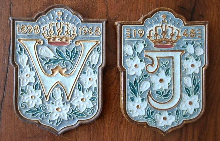 2 Cloisenné tegels uit 1948 porceleyne fles gemerkt, Antiek en Kunst, Antiek | Wandborden en Tegels, Ophalen of Verzenden
