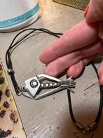 Vintage leren veter ketting zilverkleur designer vis hanger, Ophalen of Verzenden, Zo goed als nieuw, Zilver, Overige materialen