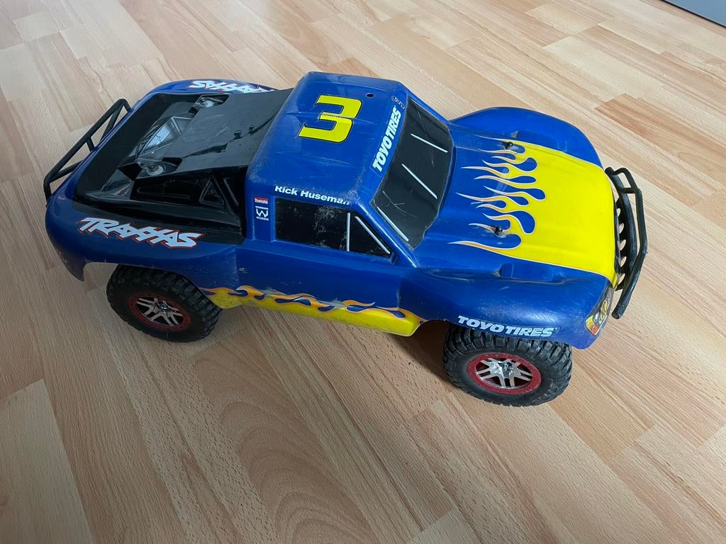 Traxxas slash 2wd met lipo lader, ready to run., Ophalen, Gebruikt