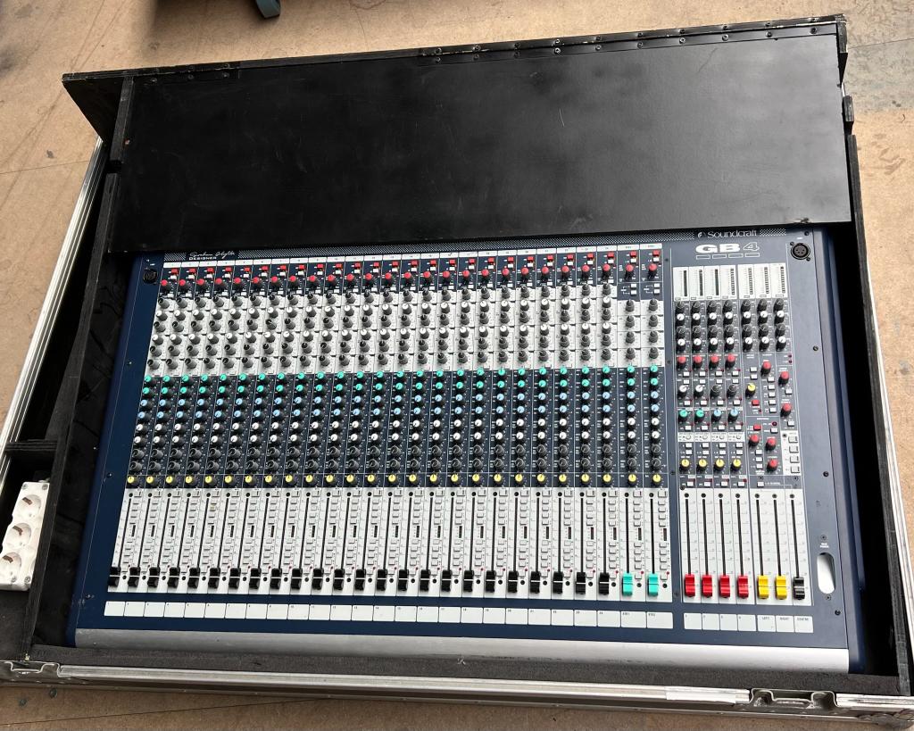 soundcraft gb4 24 kanaals met flightcase, Ophalen, Gebruikt, 20 kanalen of meer, Microfooningang