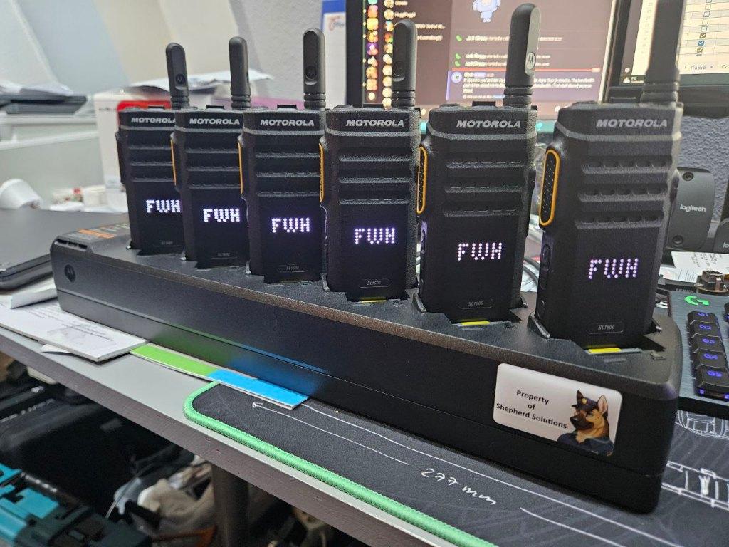 Motorola UHF - DMR portofoon complete set, Ophalen, Nieuw, 15 km of meer, Portofoon of Walkie-talkie